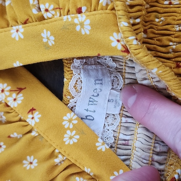 Btween Yellow Floral Smocked Top and Shorts Set 5t - Picture 2 of 4